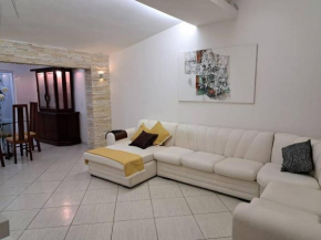 Casa familiar condomínio fechado